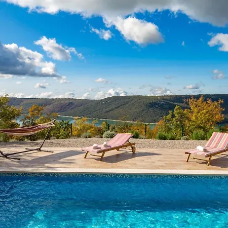 Valente With Pool בית נופש לאבין