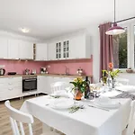 Valente With Pool Ferienhaus