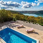 Ferienhaus Valente With Pool Labin (Istria)