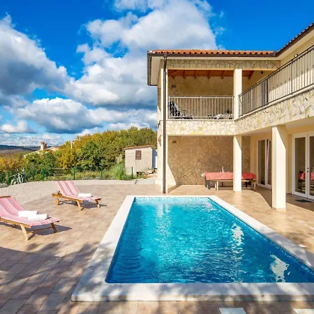 Valente With Pool Ferienhaus *